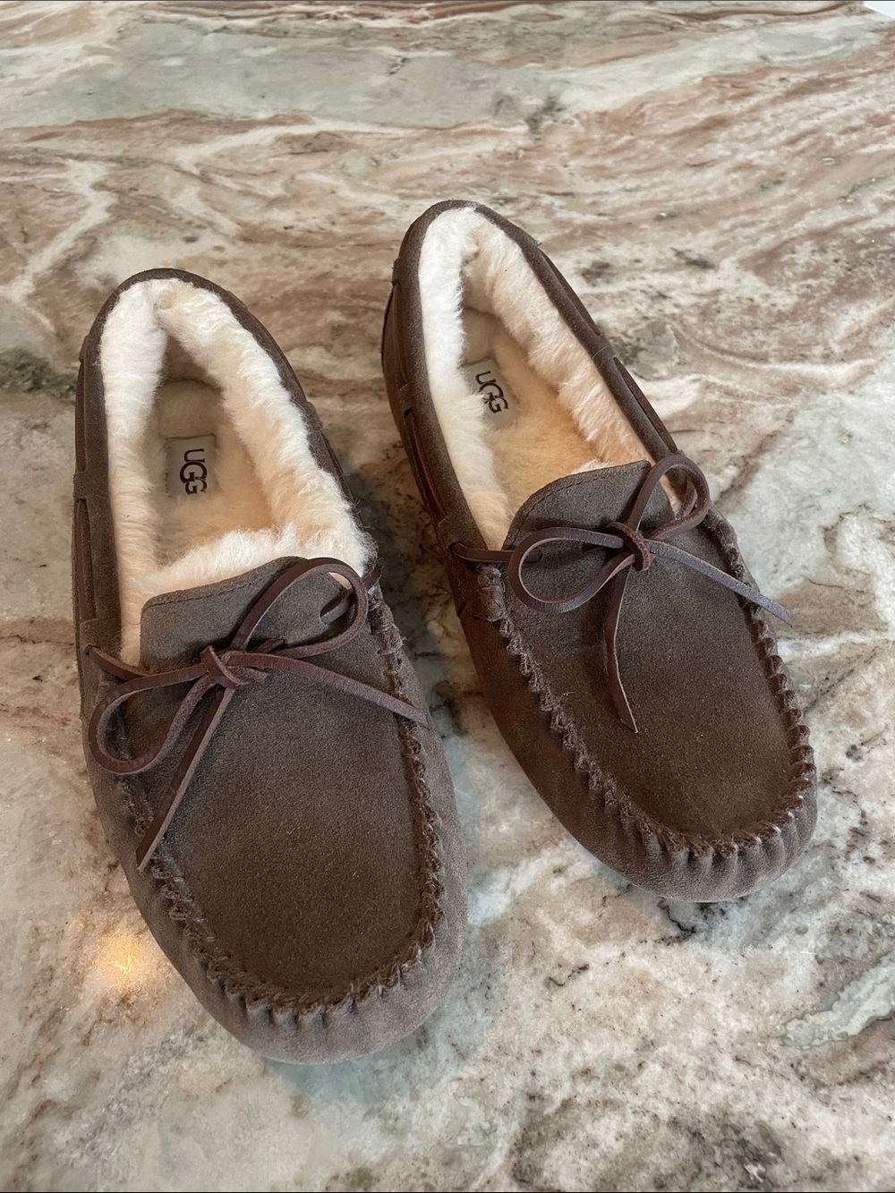 UGG Dakota Slipper Sherpa Lined Brown Loafer Shoe Size 9